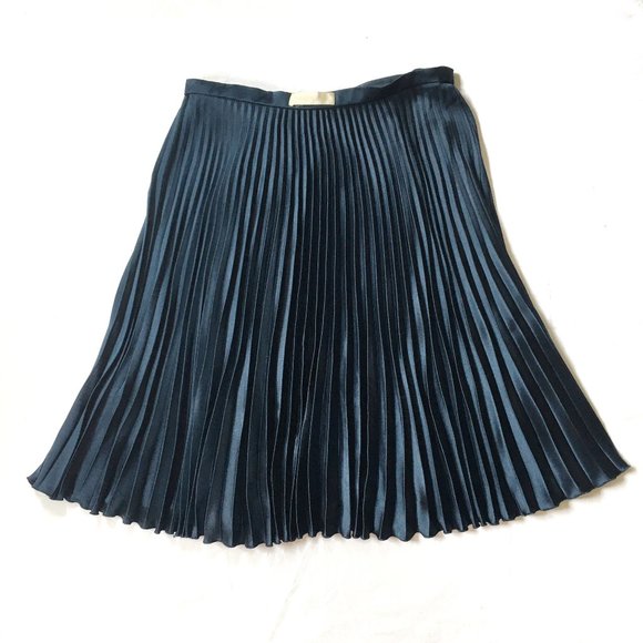 Valentino Navy Silk Pleated Midi Skirt 10 - Picture 5 of 9